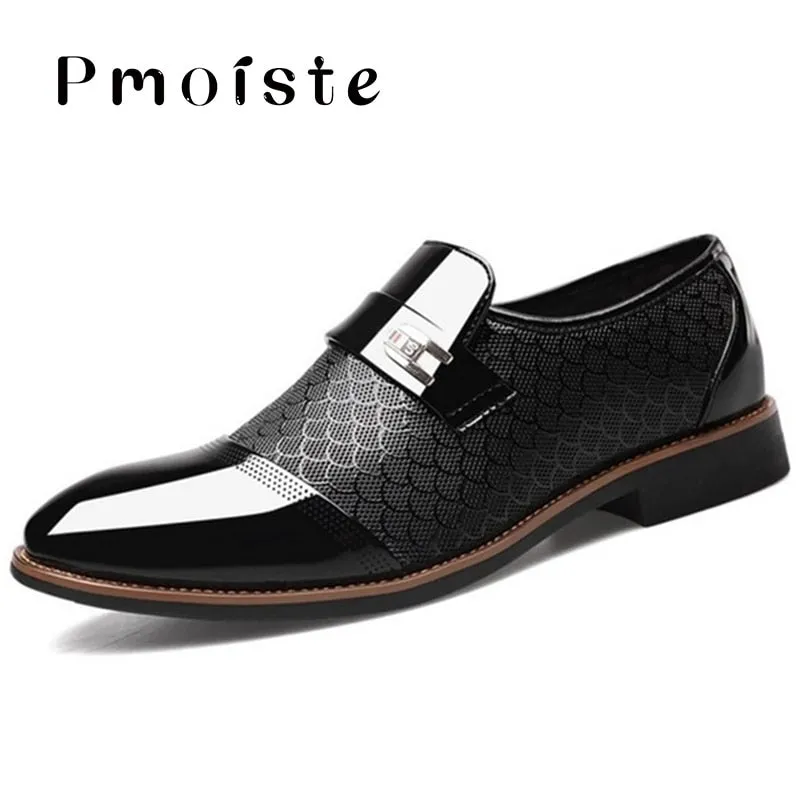 Men  Leather Embossing Classic Fashion Luxury shoes.