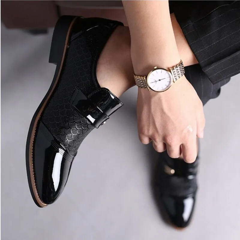 Men  Leather Embossing Classic Fashion Luxury shoes.
