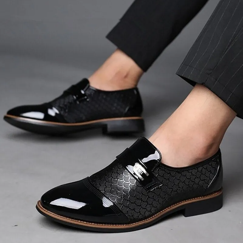 Men  Leather Embossing Classic Fashion Luxury shoes.
